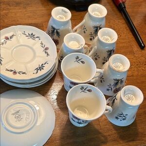 Williamsburg Potpourri Wedgwood
Demitasse cups and saucers